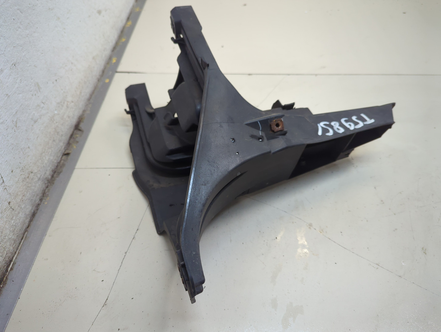 Кронштейн фар правый