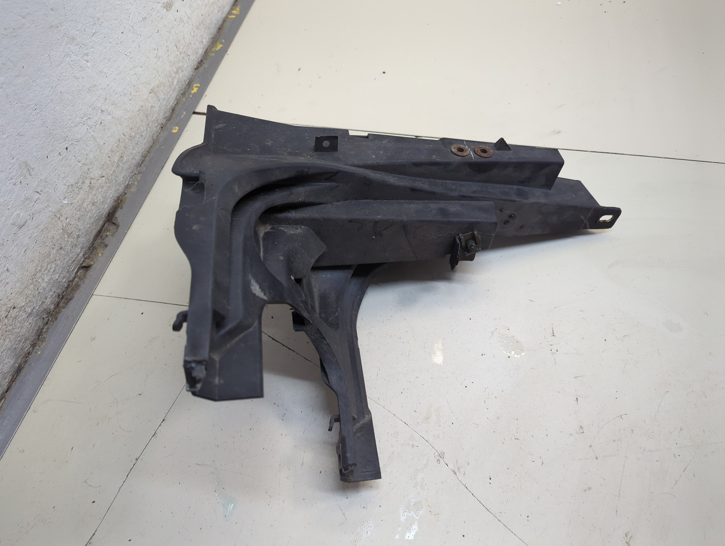 Кронштейн фар правый