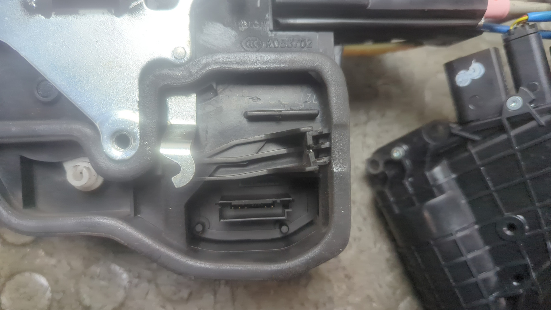 Замок двери задней правой