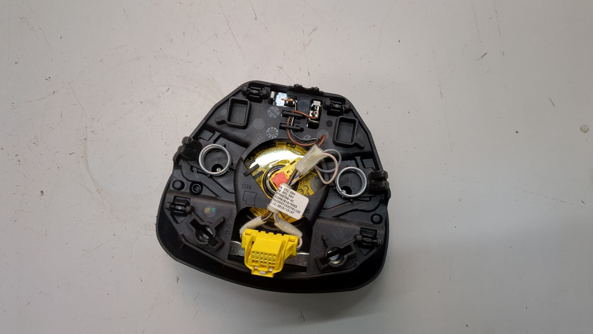 Подушка безопасности в рулевое колесо