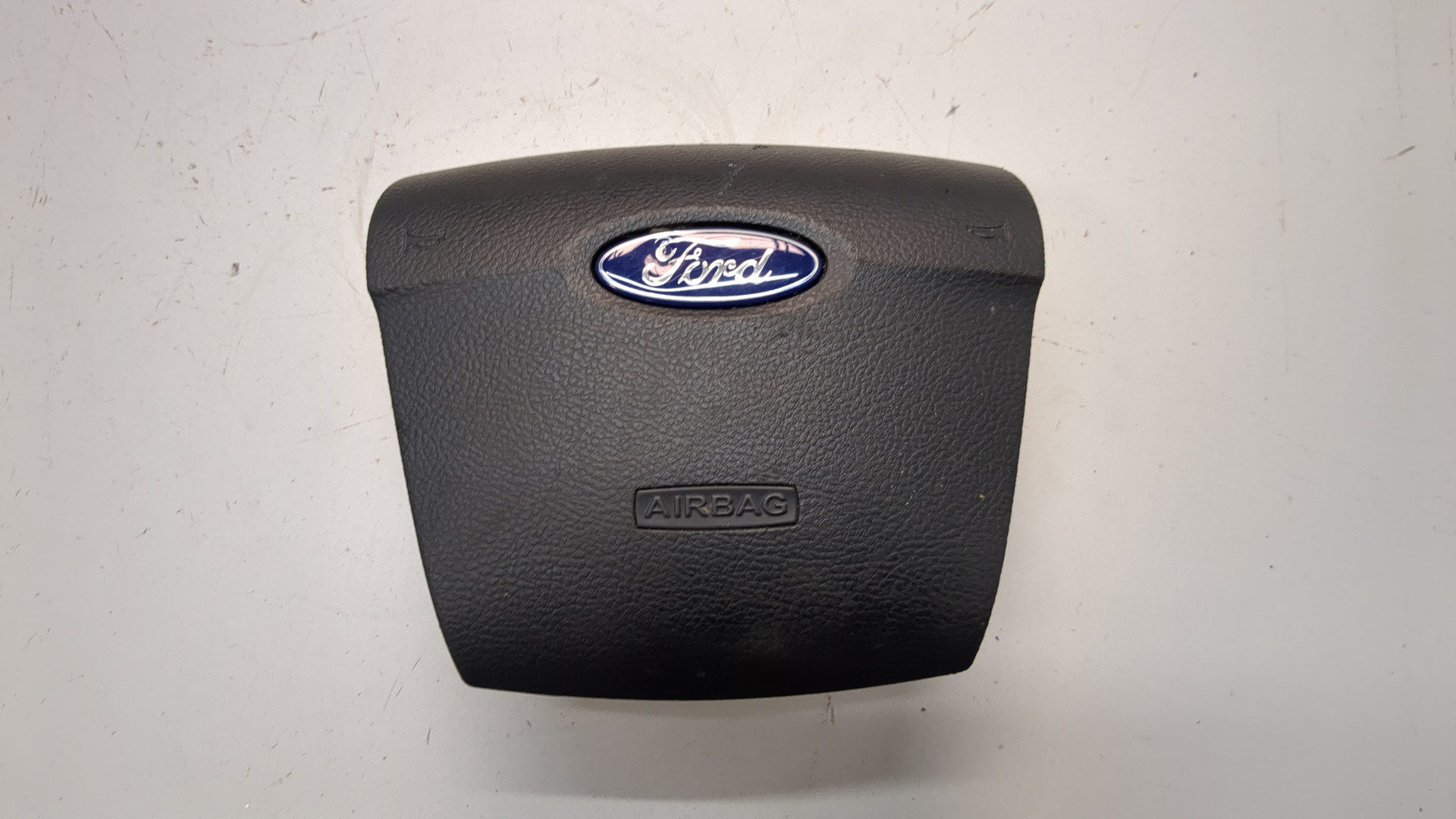 Подушка безопасности в рулевое колесо