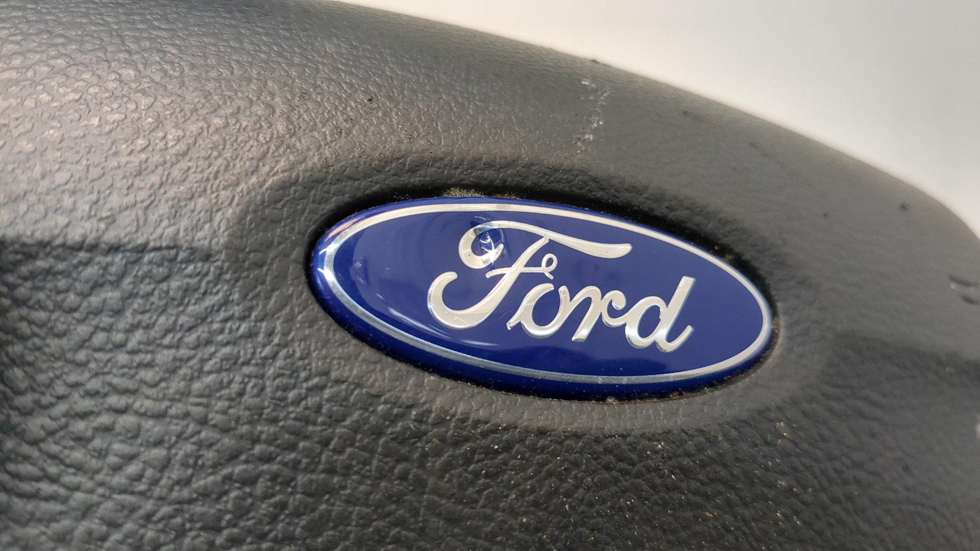 Подушка безопасности в рулевое колесо