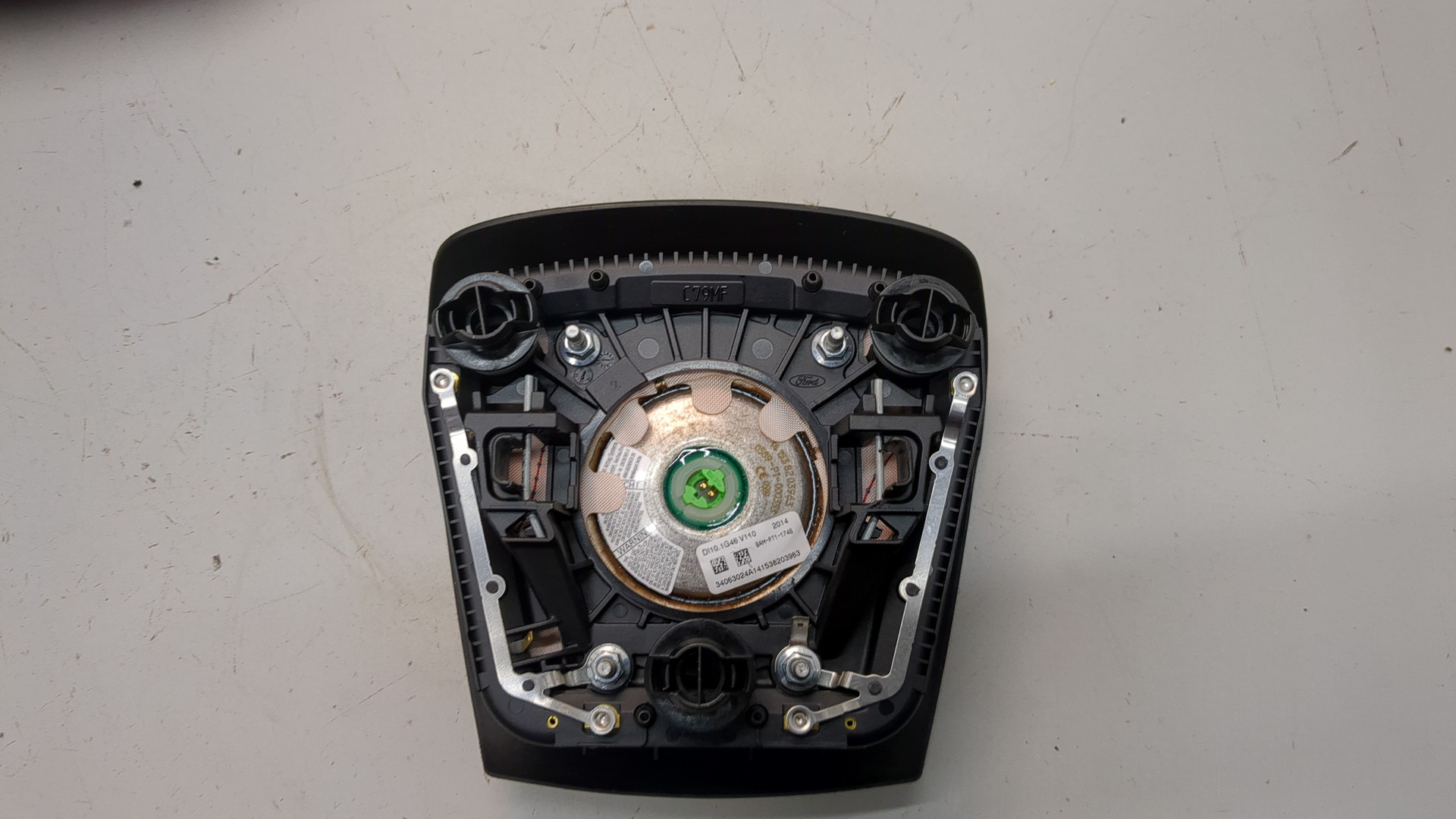 Подушка безопасности в рулевое колесо