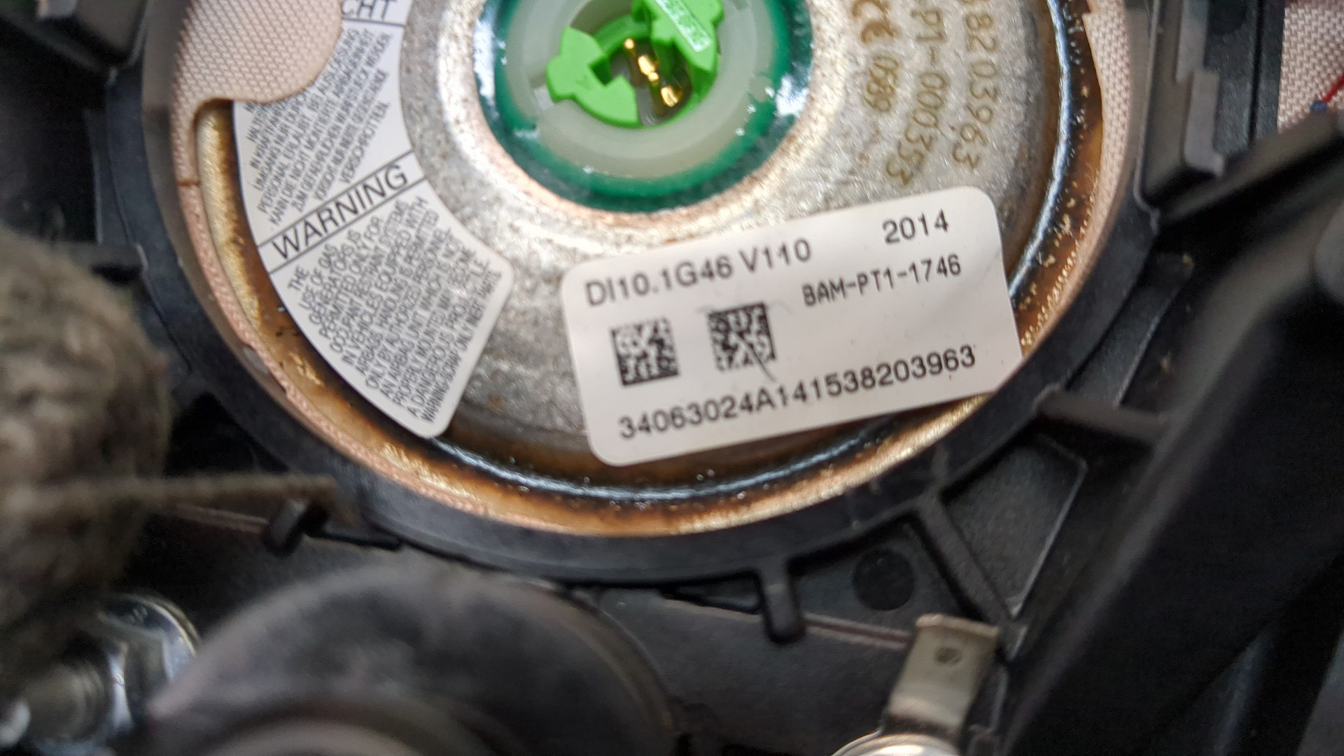 Подушка безопасности в рулевое колесо