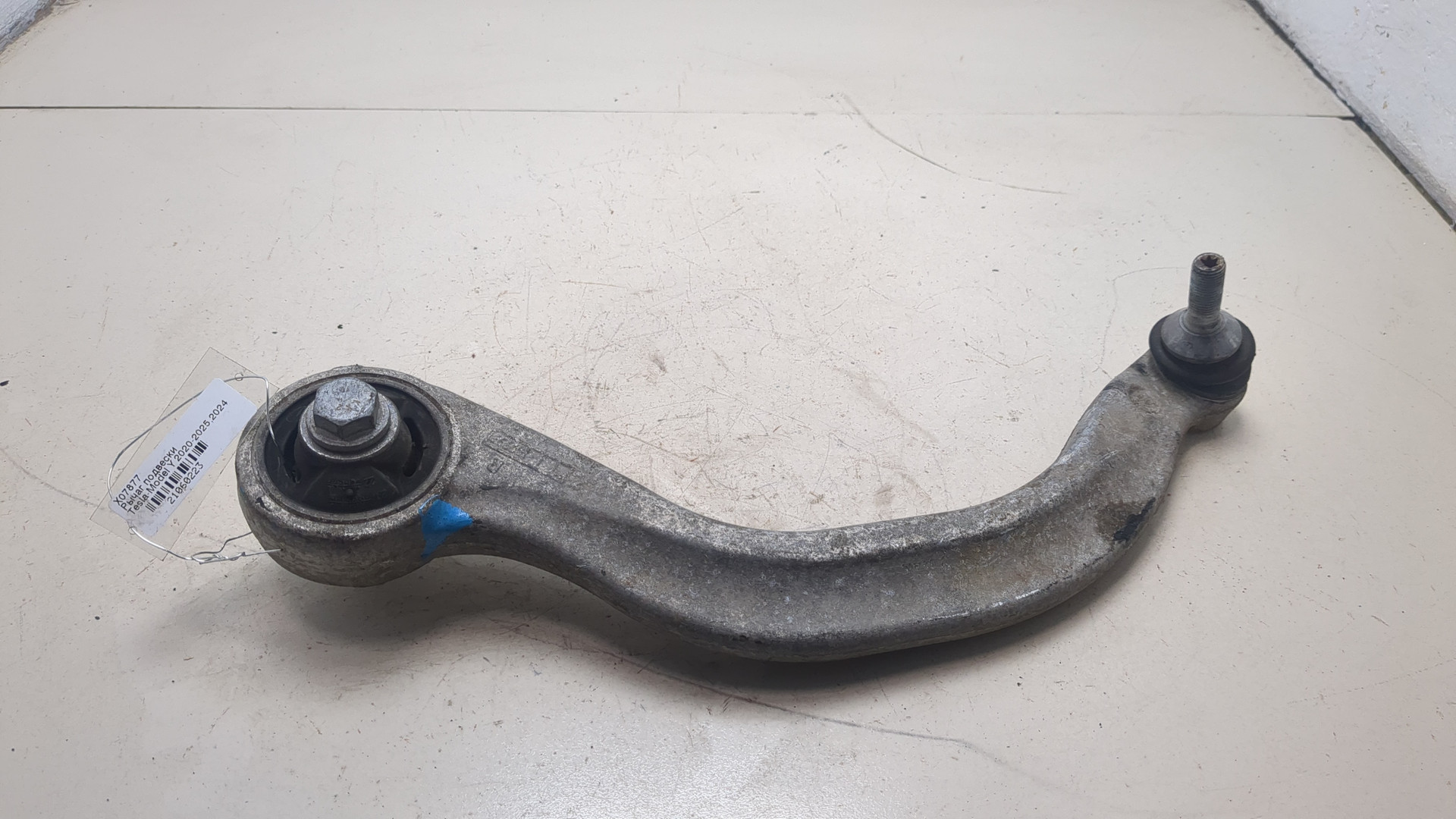 Рычаг передний правый