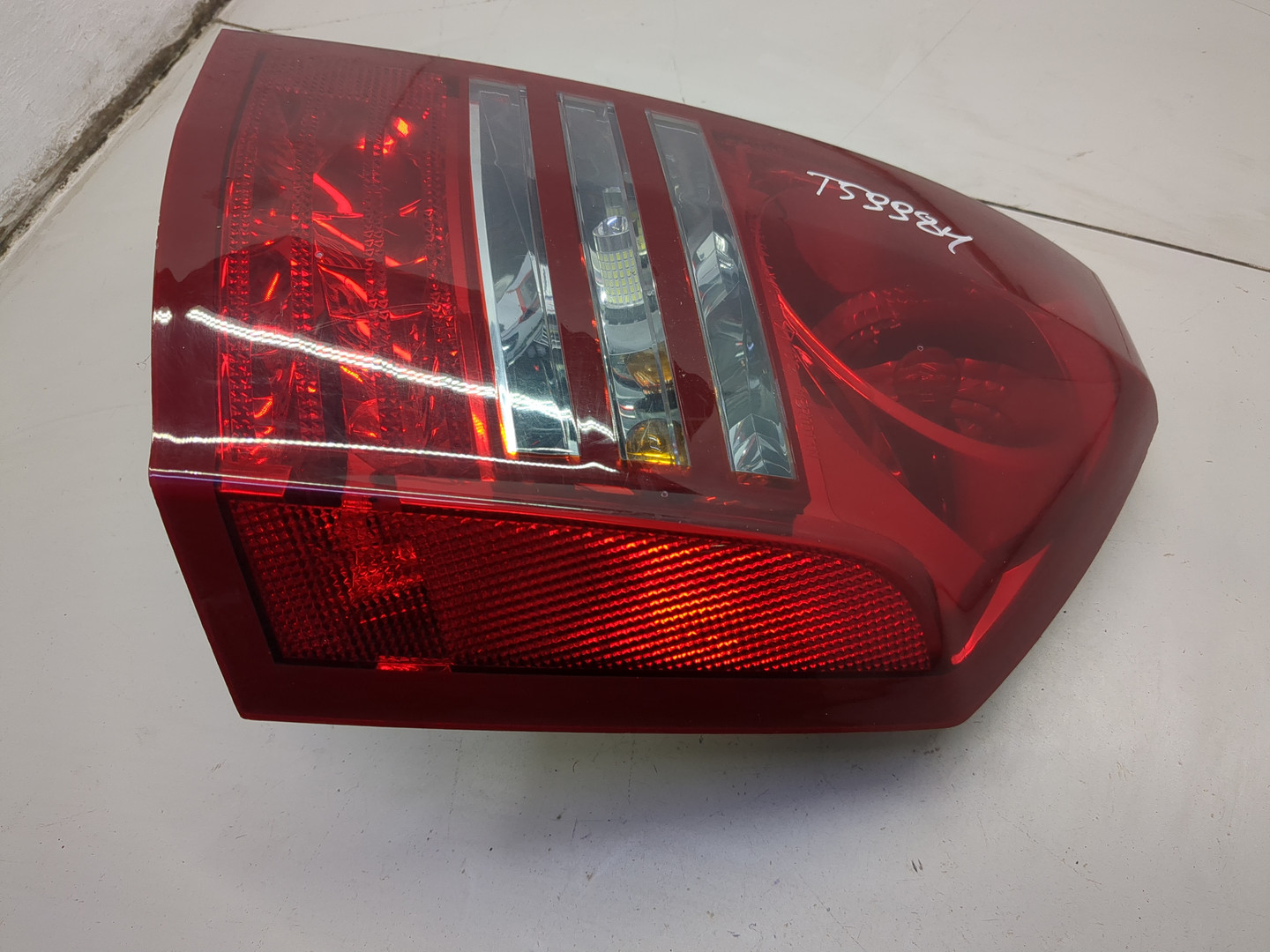 Фонарь задний правый