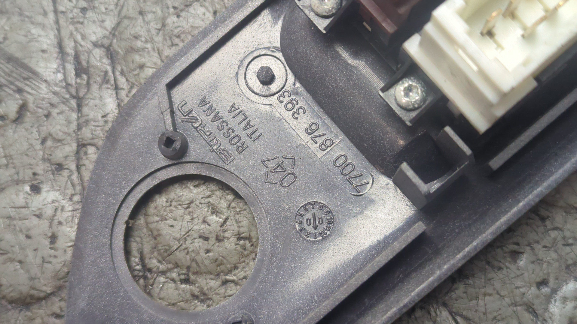 Кнопка стеклоподъемника