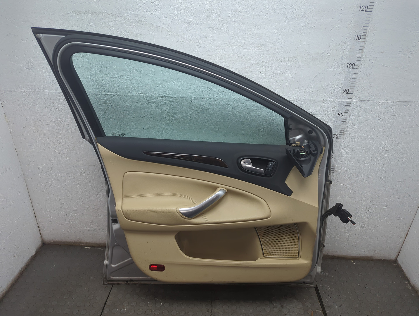 Дверь передняя левая