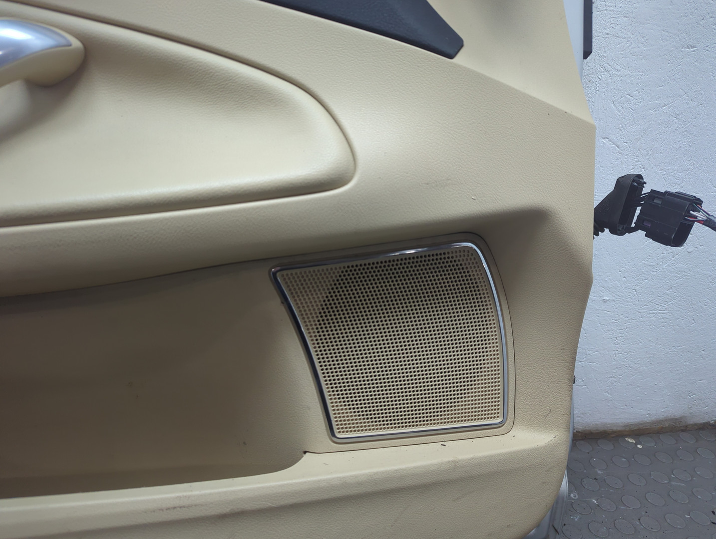 Дверь передняя левая