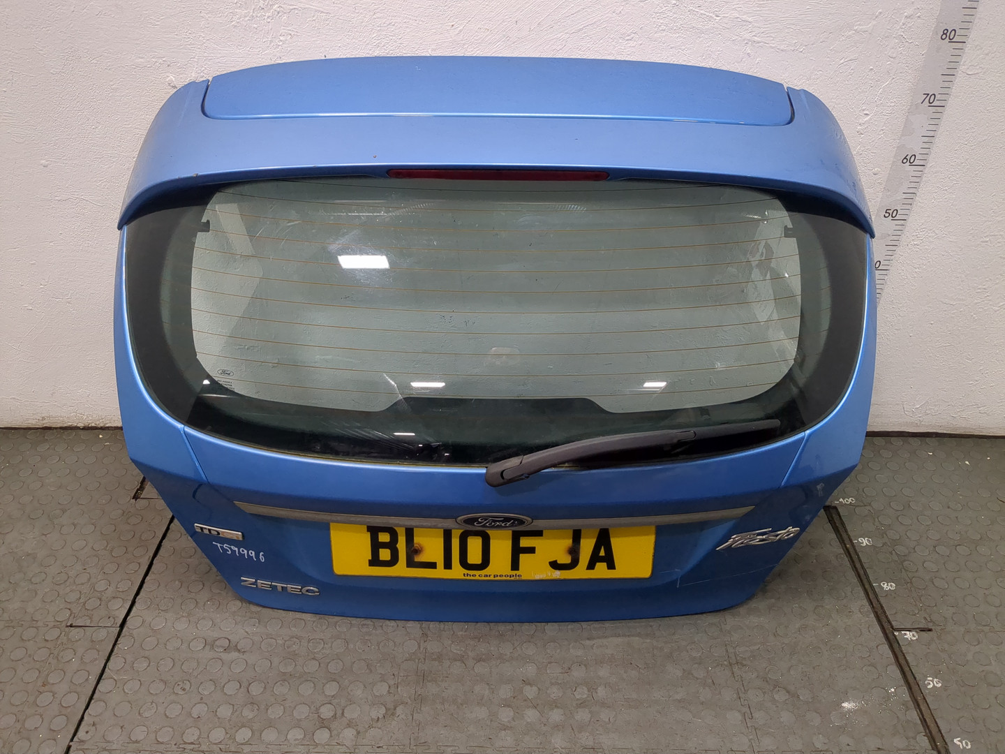 Дверь багажника