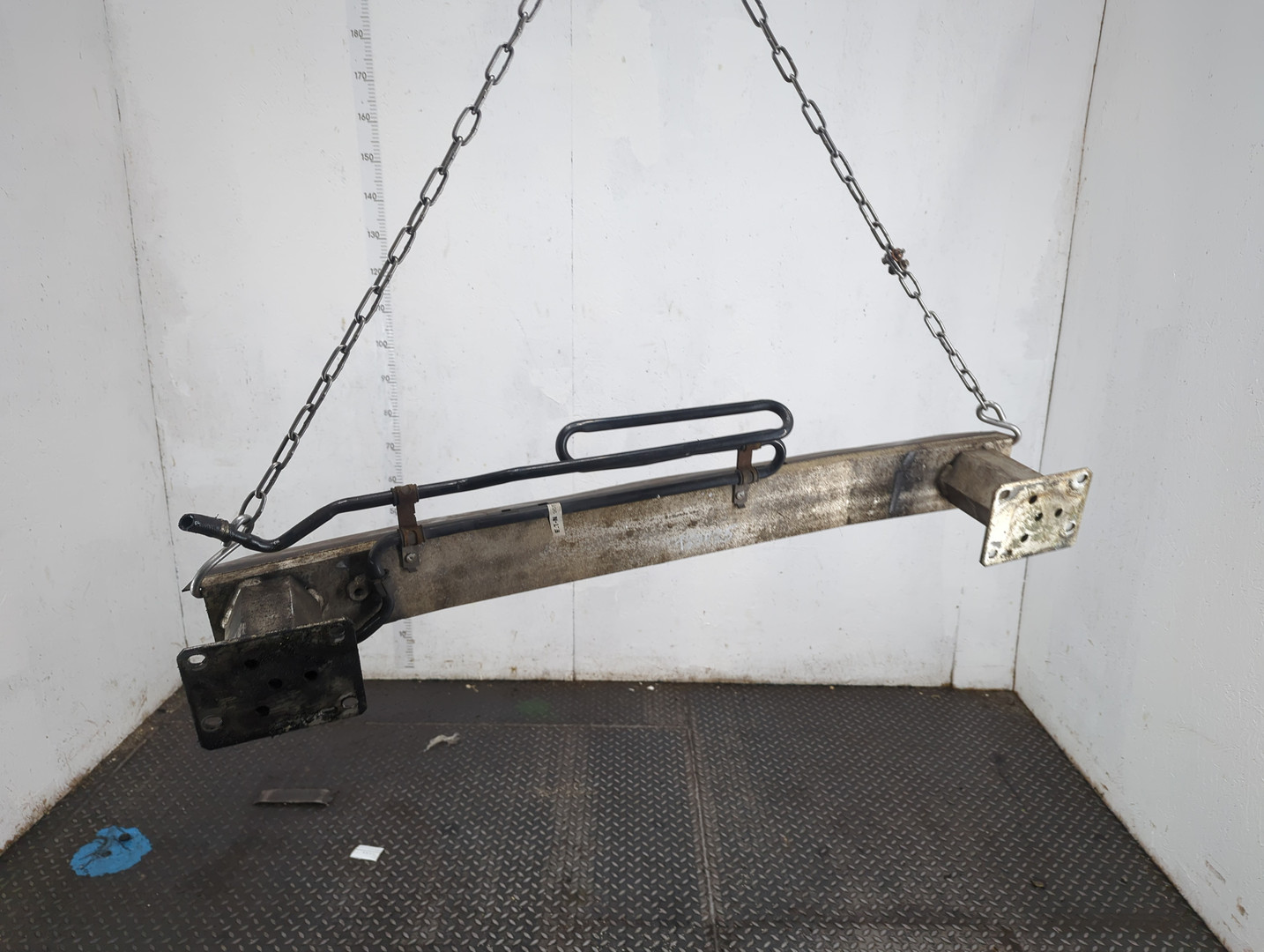 Усилитель переднего бампера