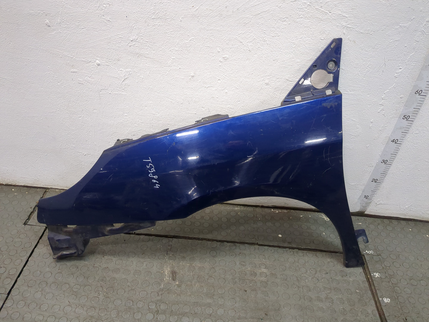 Крыло переднее левое