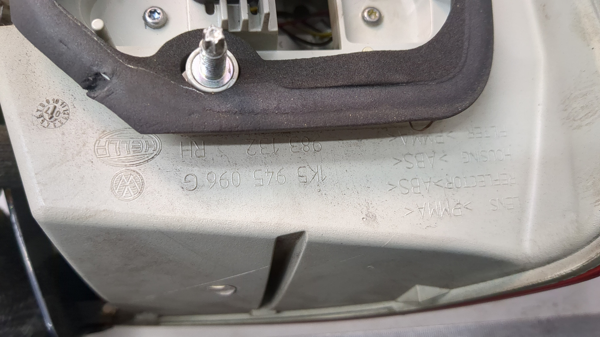 Фонарь задний правый