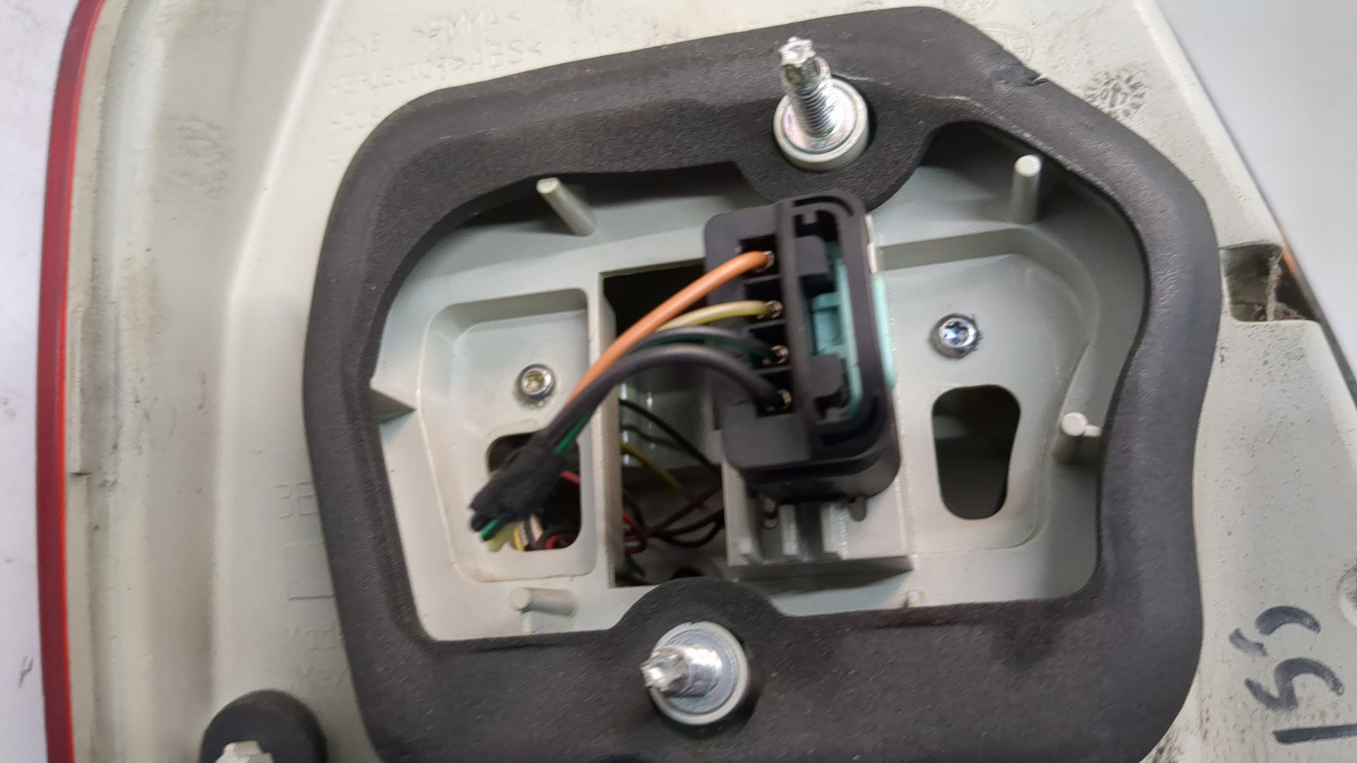 Фонарь задний правый