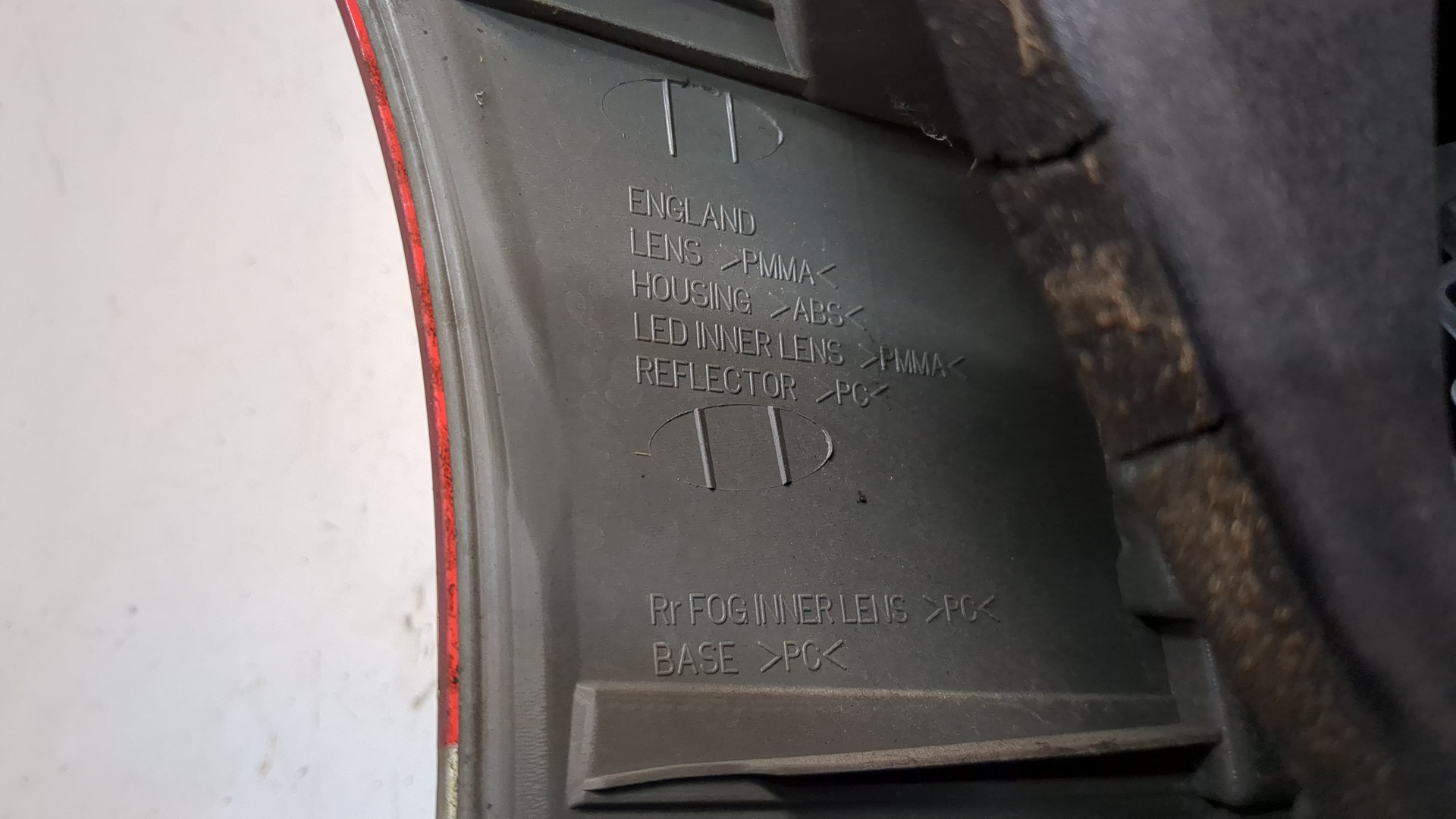 Фонарь задний правый