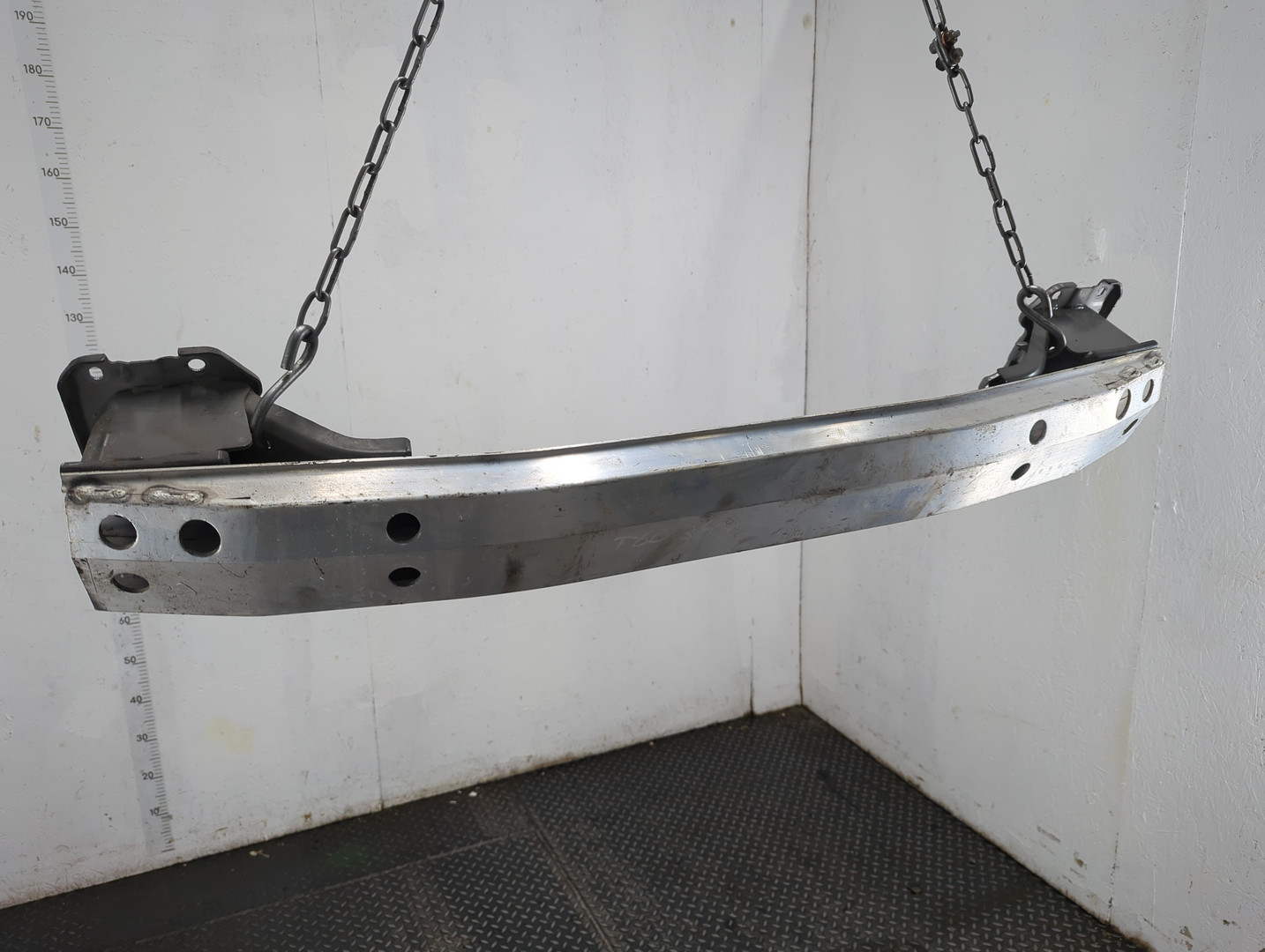 Усилитель заднего бампера