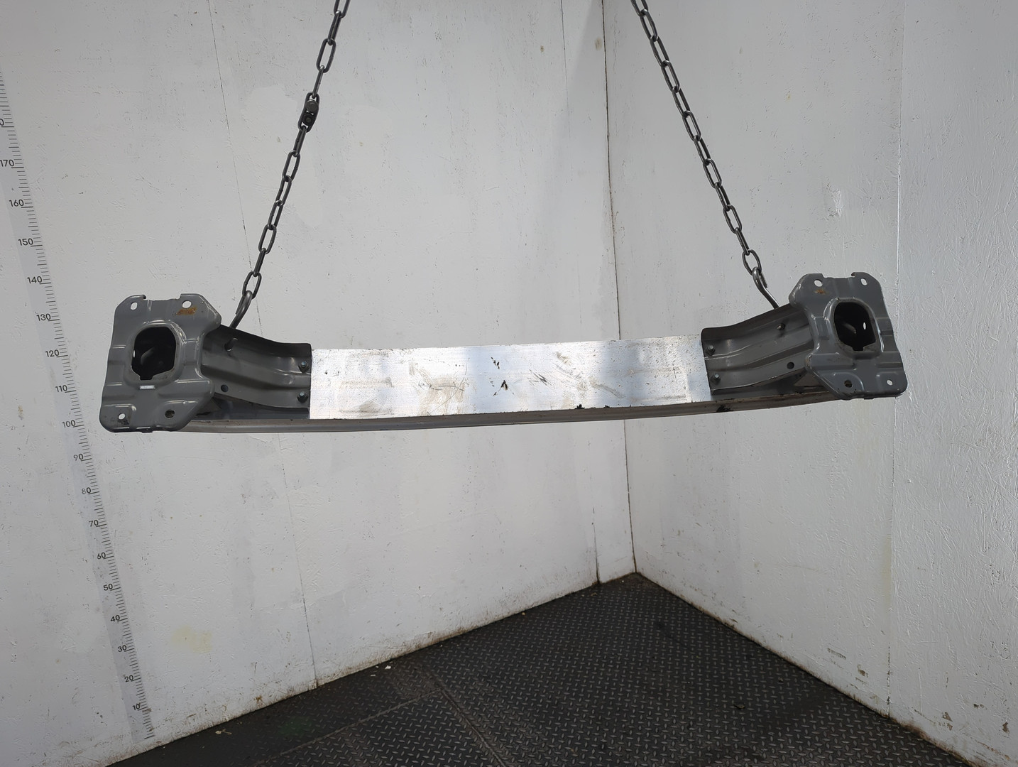 Усилитель заднего бампера