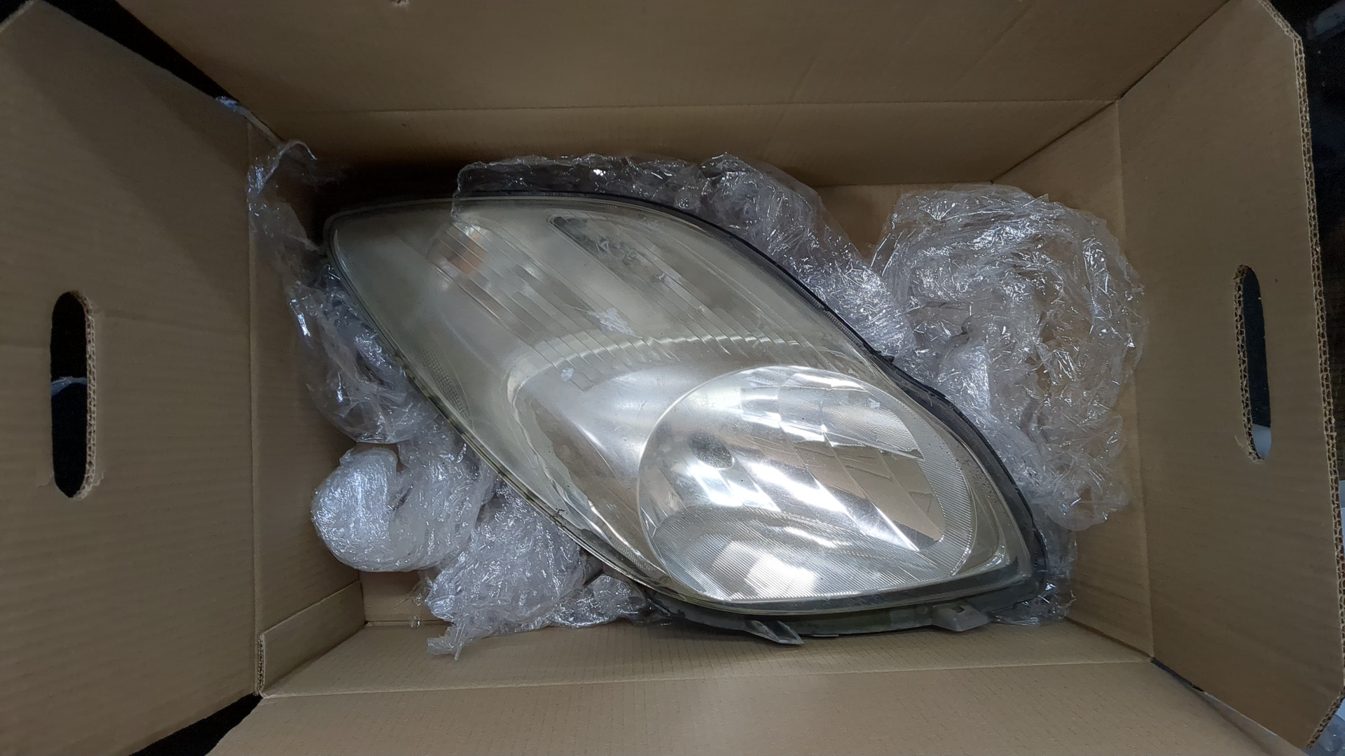 Фара правая