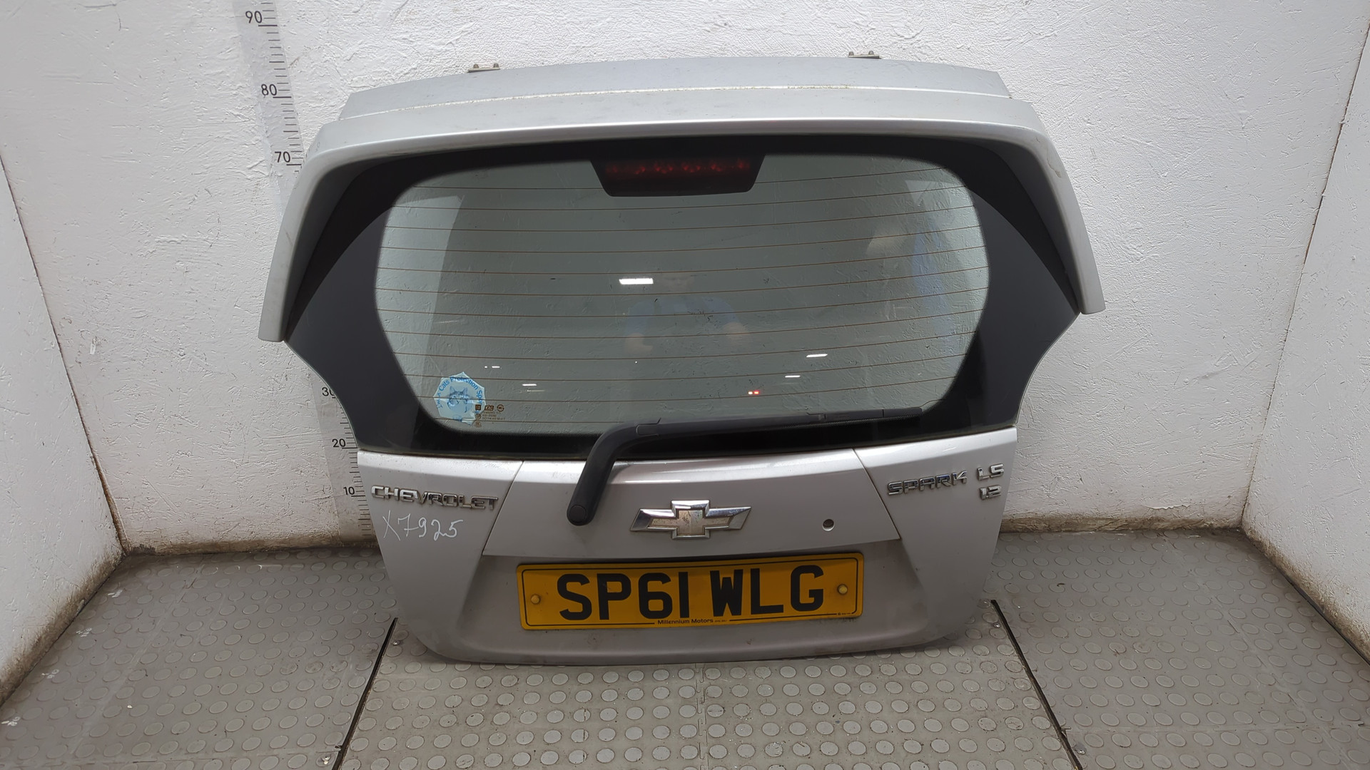 Дверь багажника