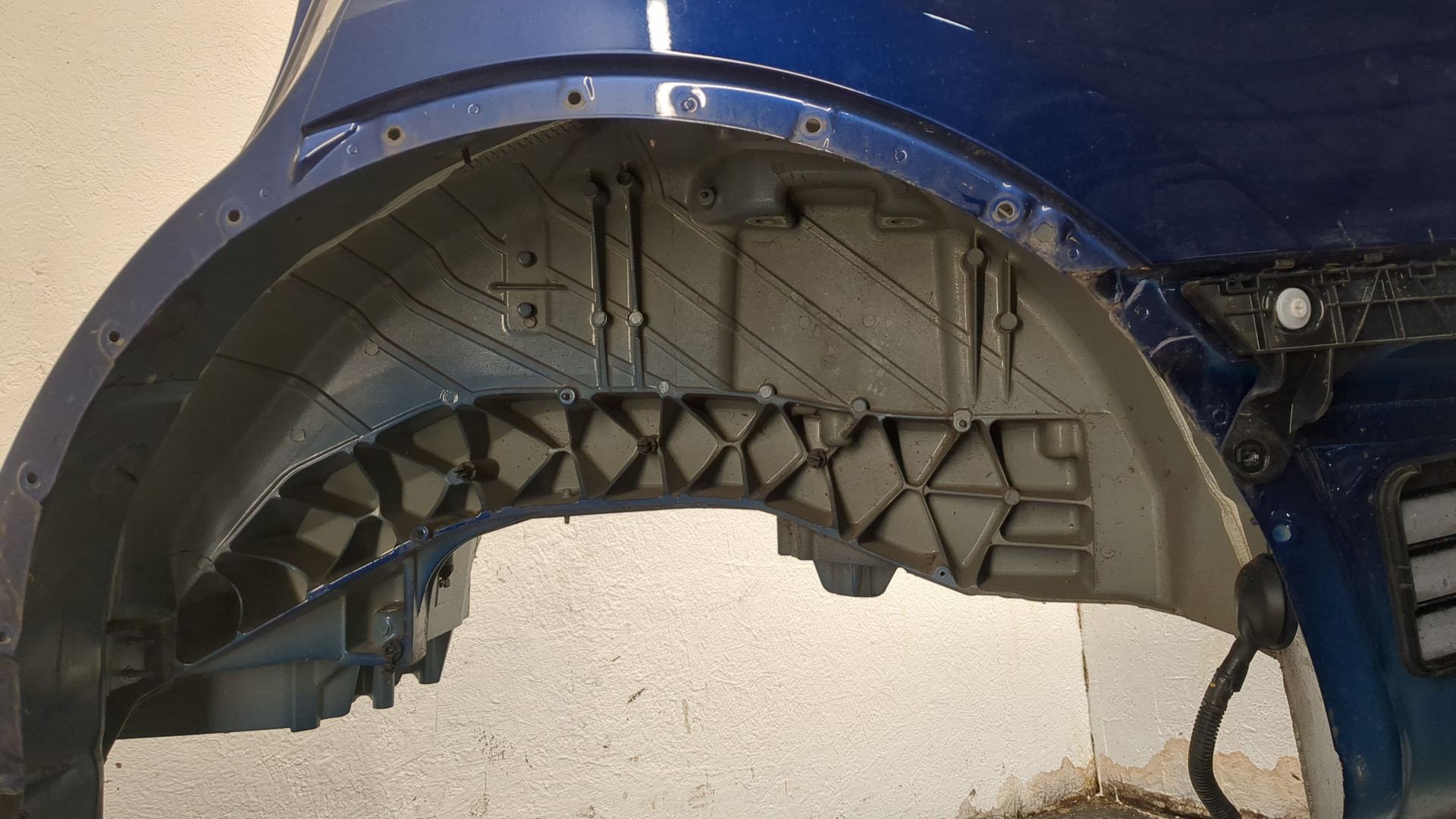 Кузовной элемент