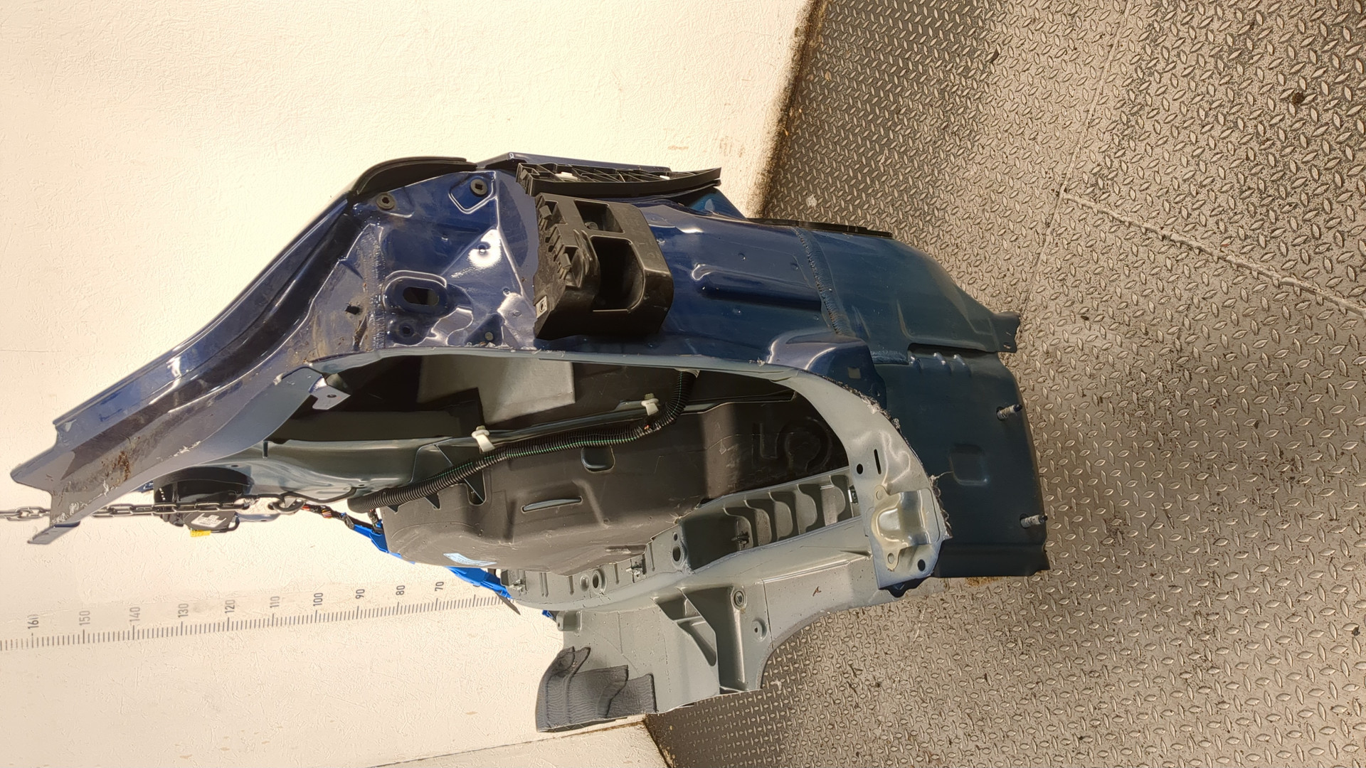 Кузовной элемент