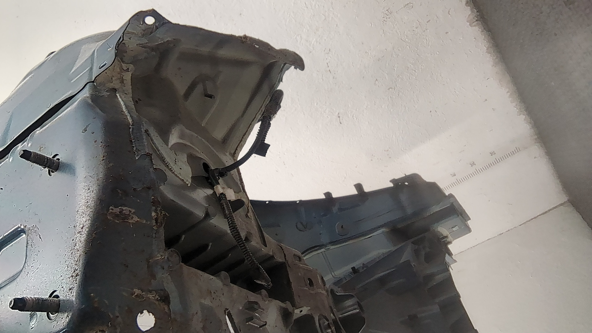 Кузовной элемент