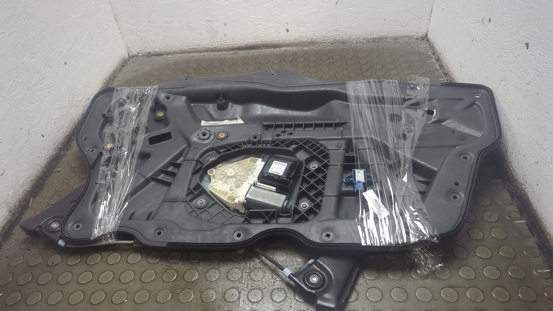 Стеклоподъемник электр. передний правый