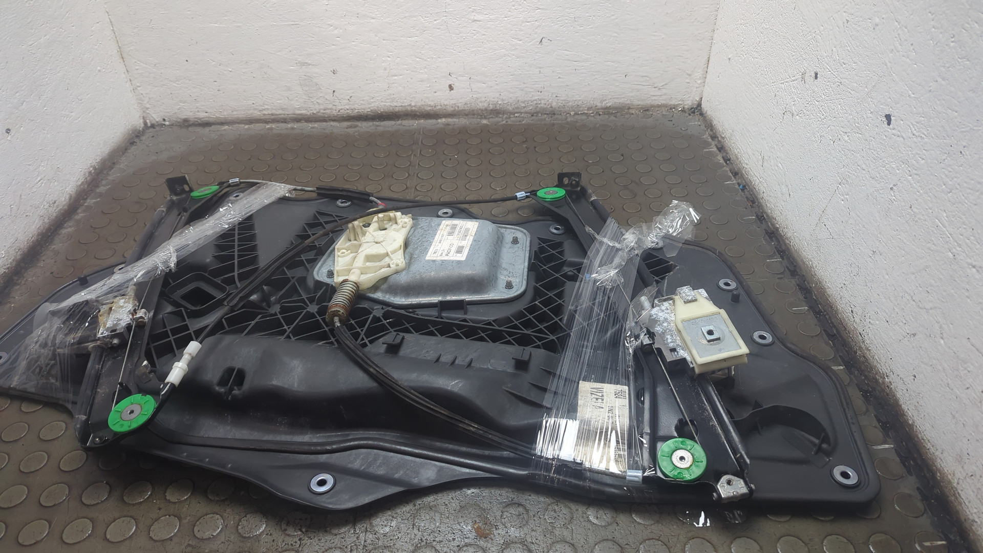 Стеклоподъемник электр. передний правый