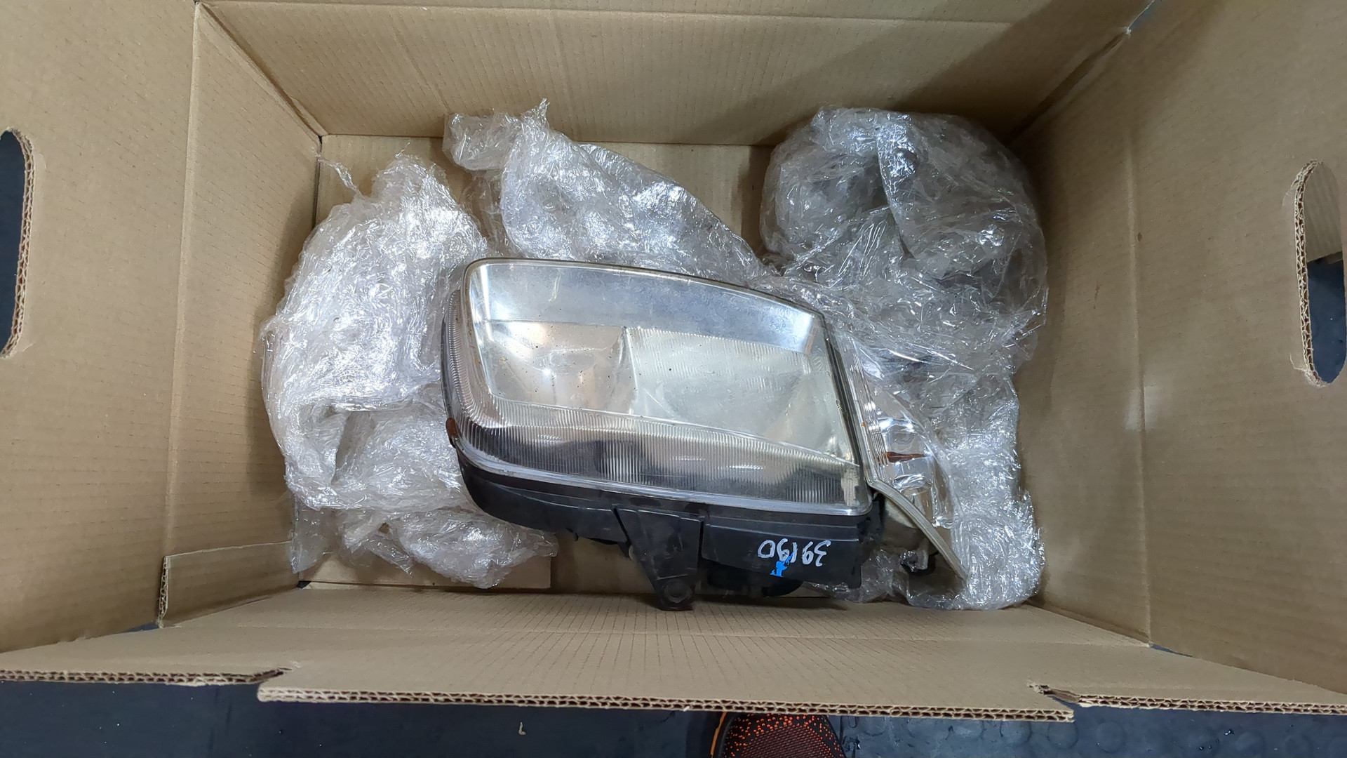 Фара правая