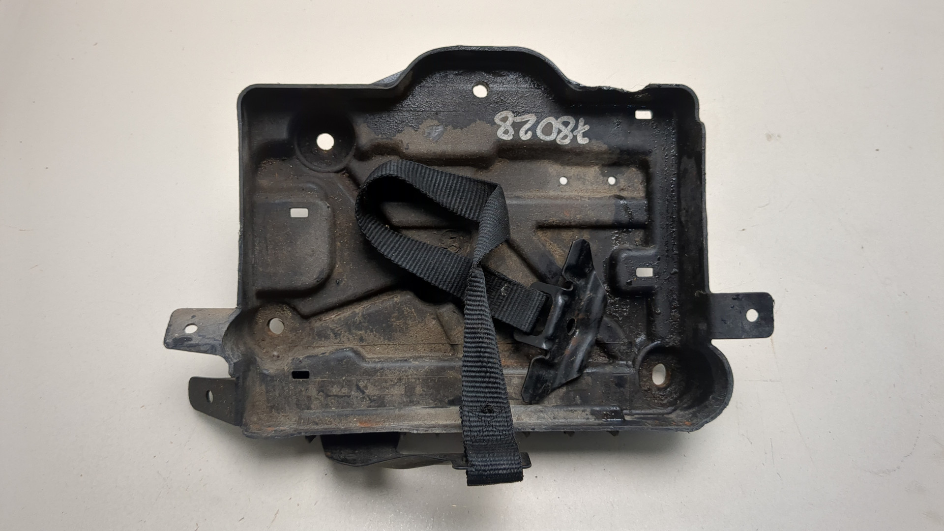 Площадка под аккумулятор (АКБ)