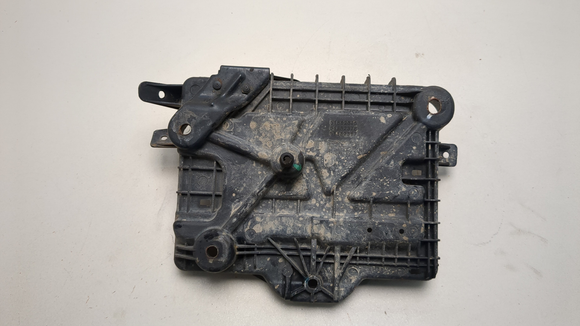 Площадка под аккумулятор (АКБ)