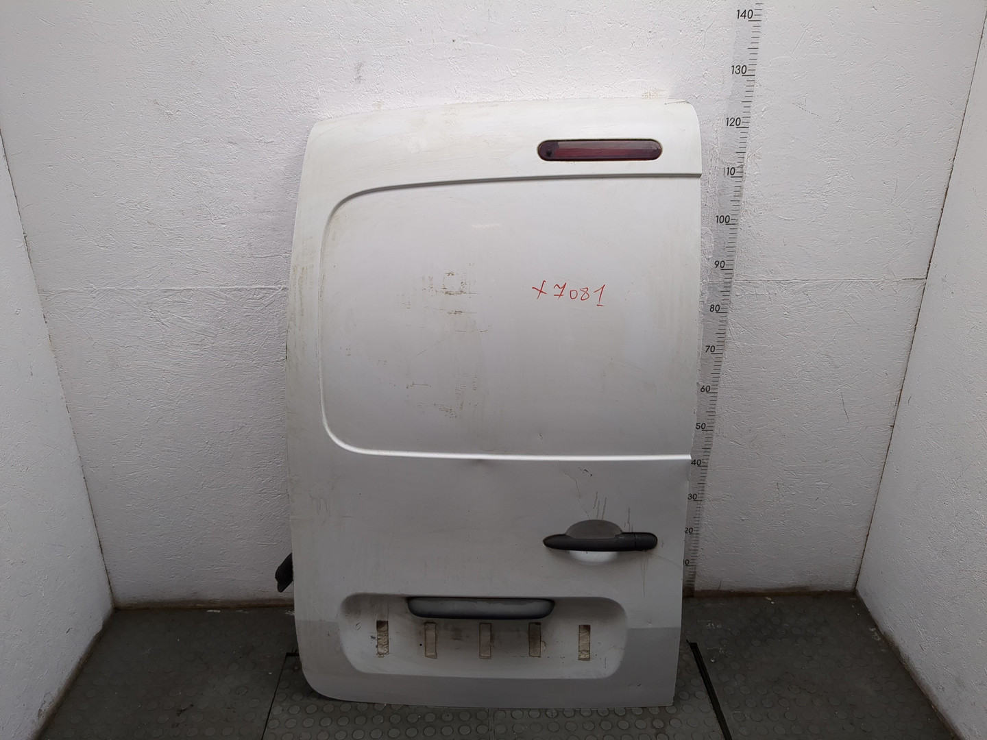 Дверь багажника левая