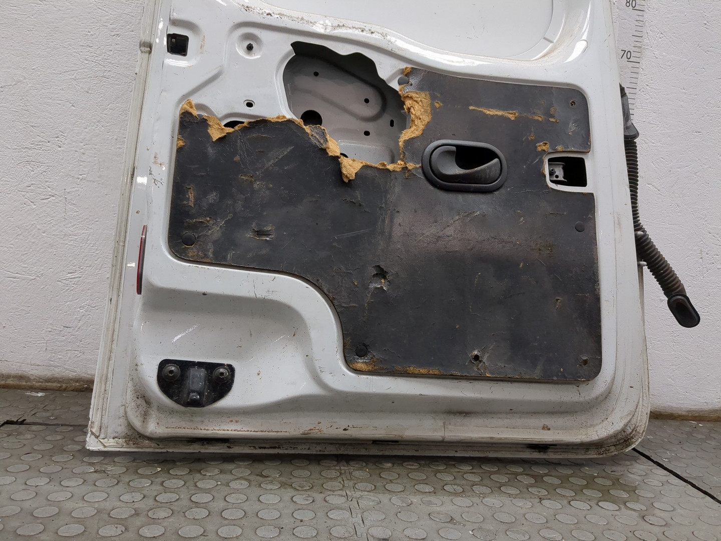 Дверь багажника левая