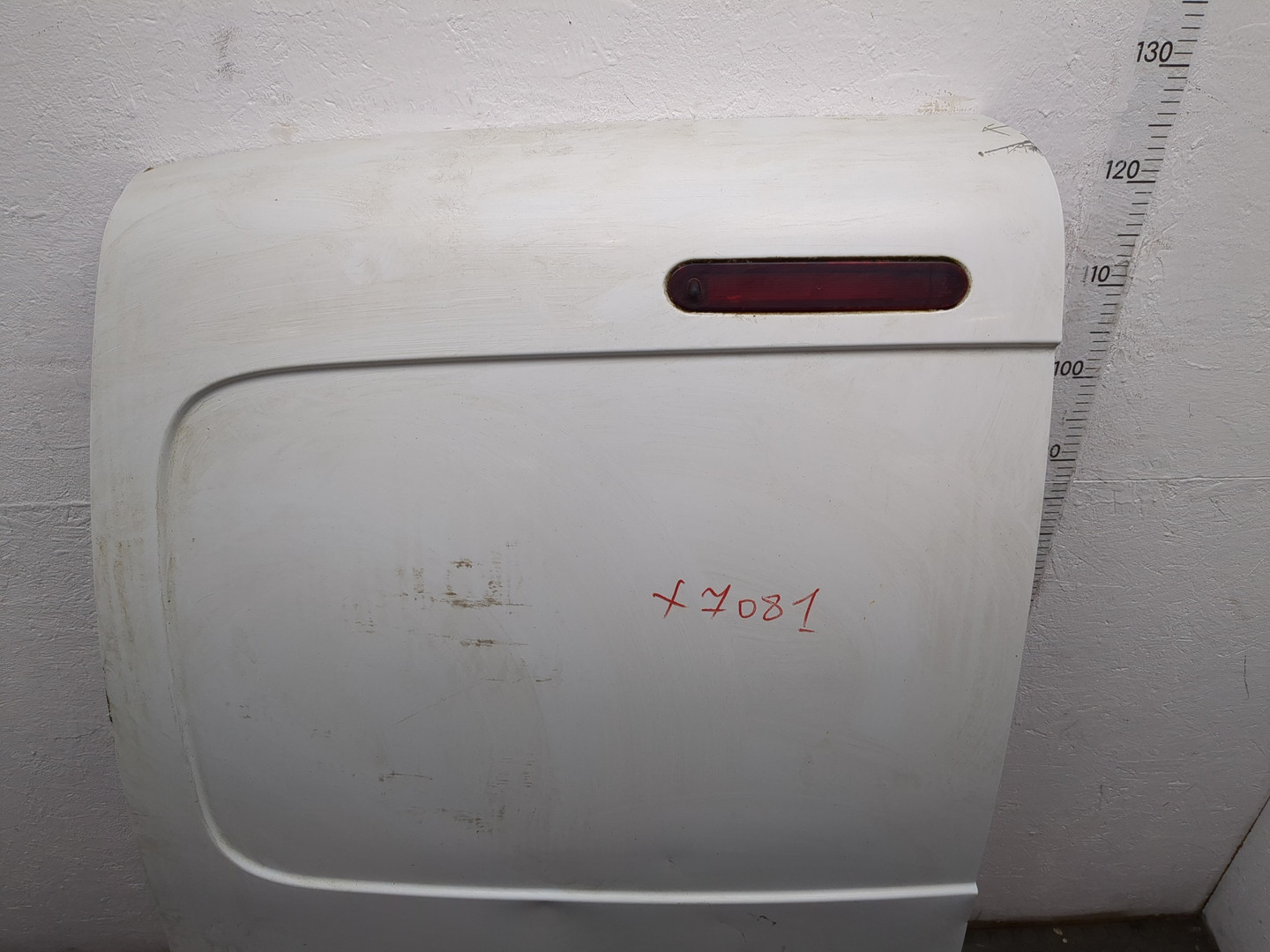 Дверь багажника левая