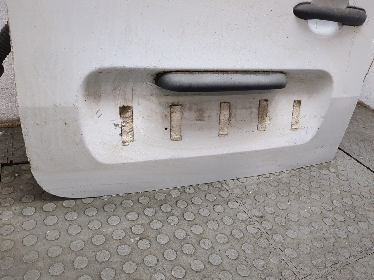 Дверь багажника левая