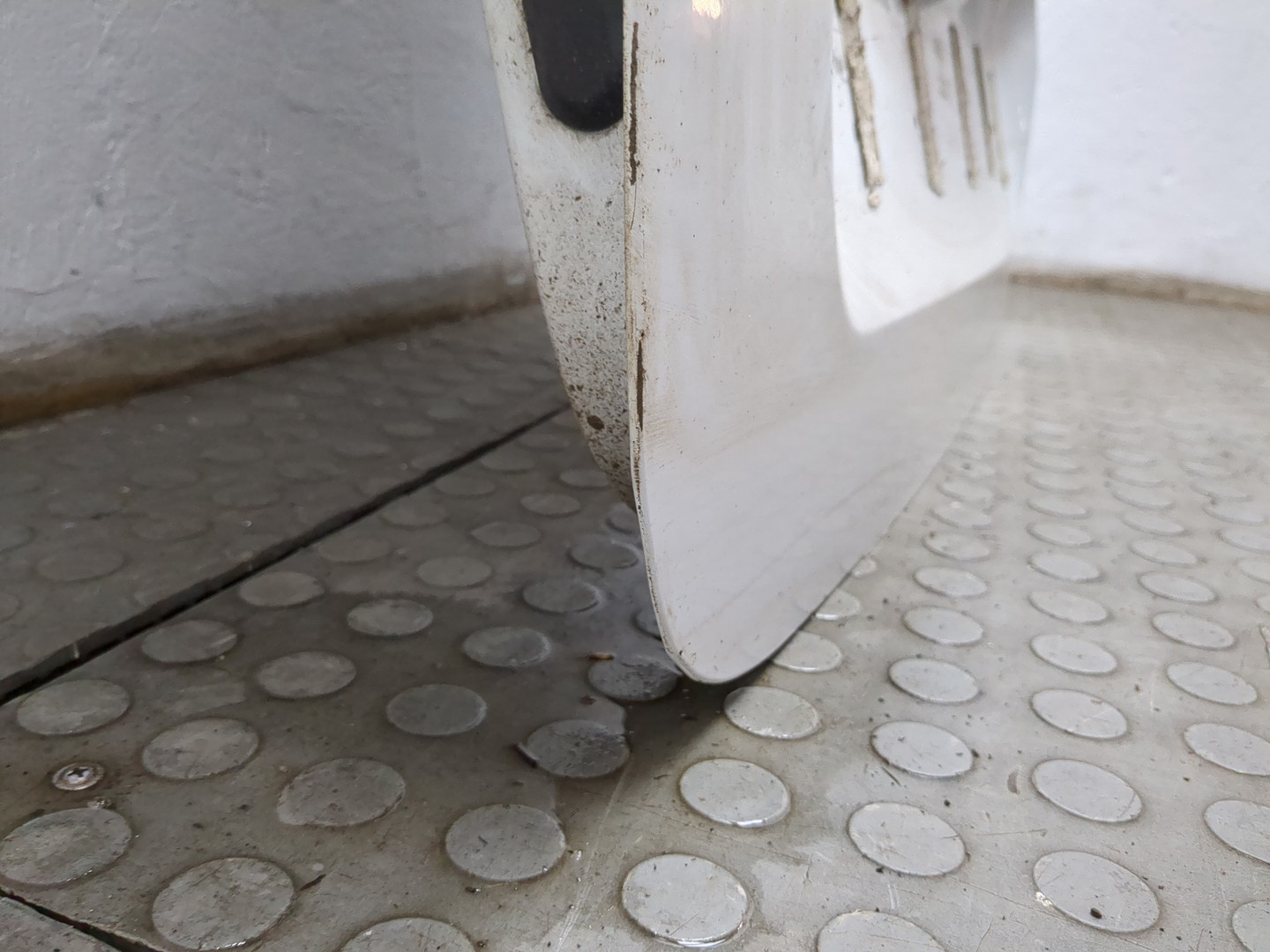 Дверь багажника левая