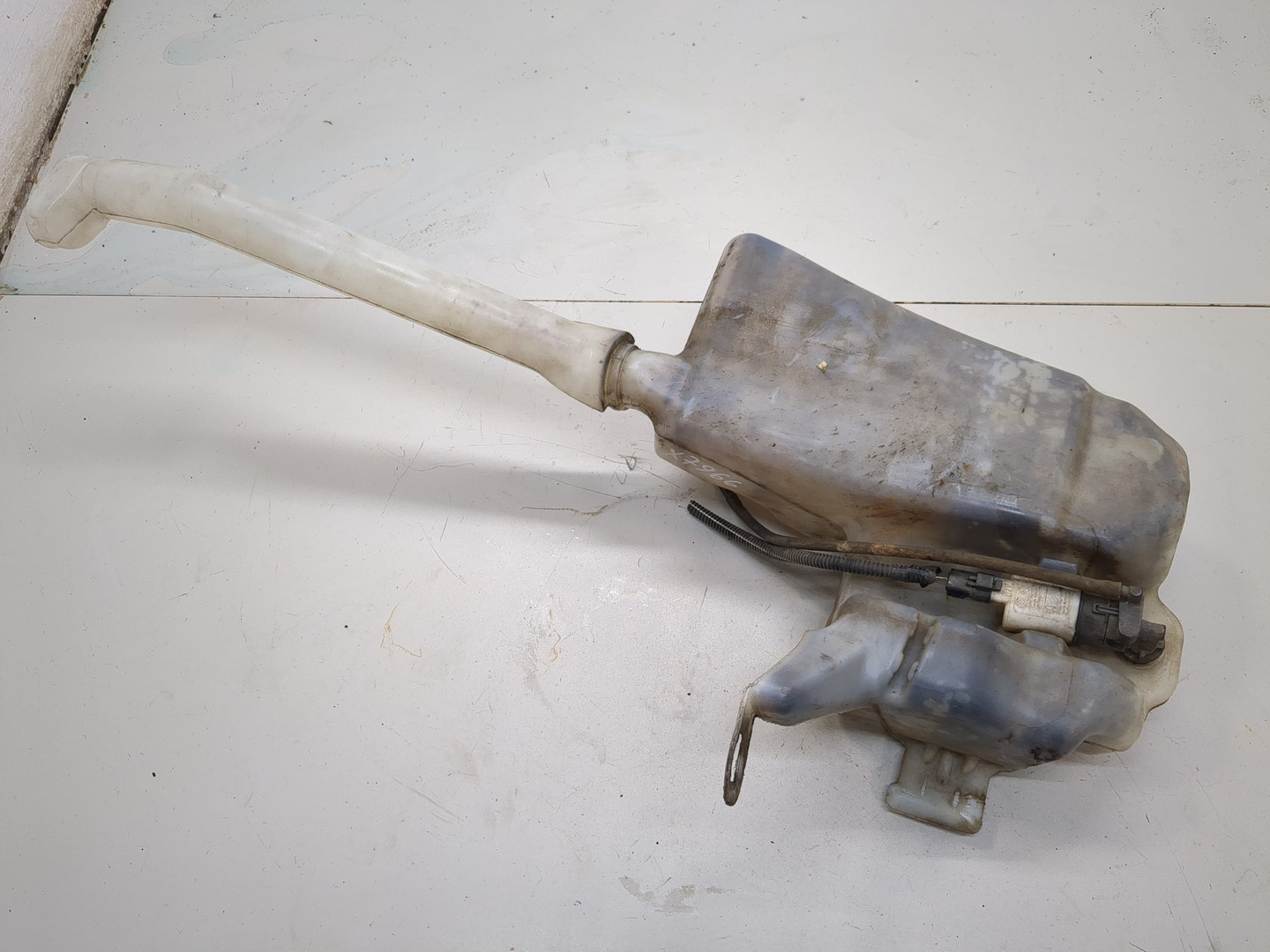 Бачок омывателя лобового стекла