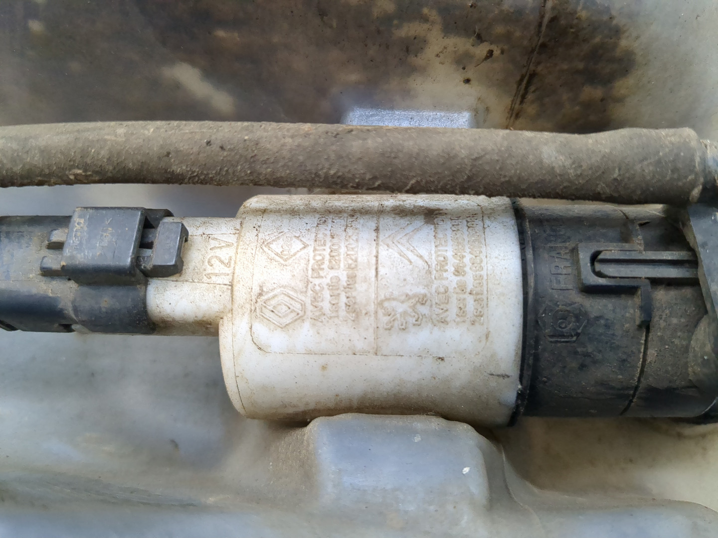 Бачок омывателя лобового стекла