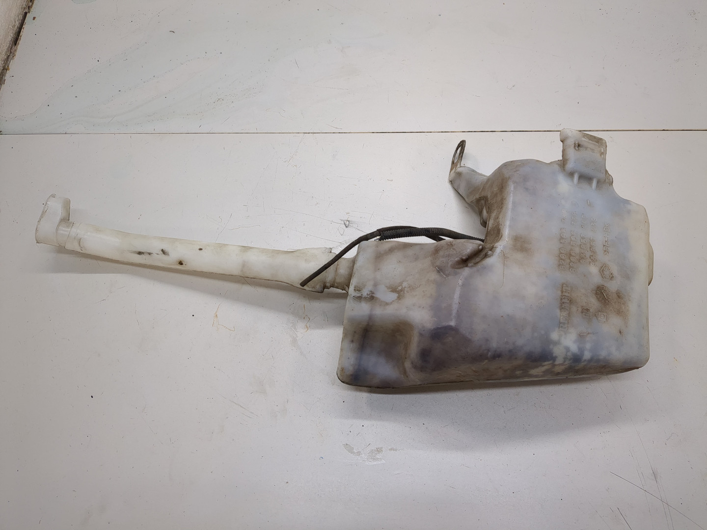 Бачок омывателя лобового стекла