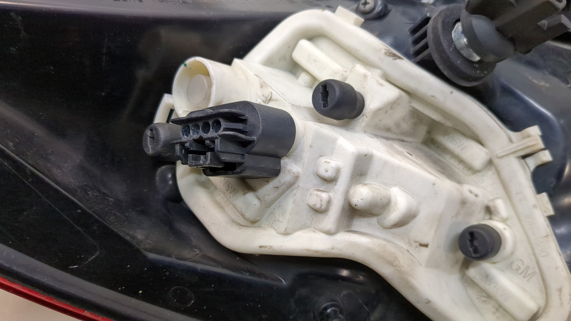 Фонарь задний правый