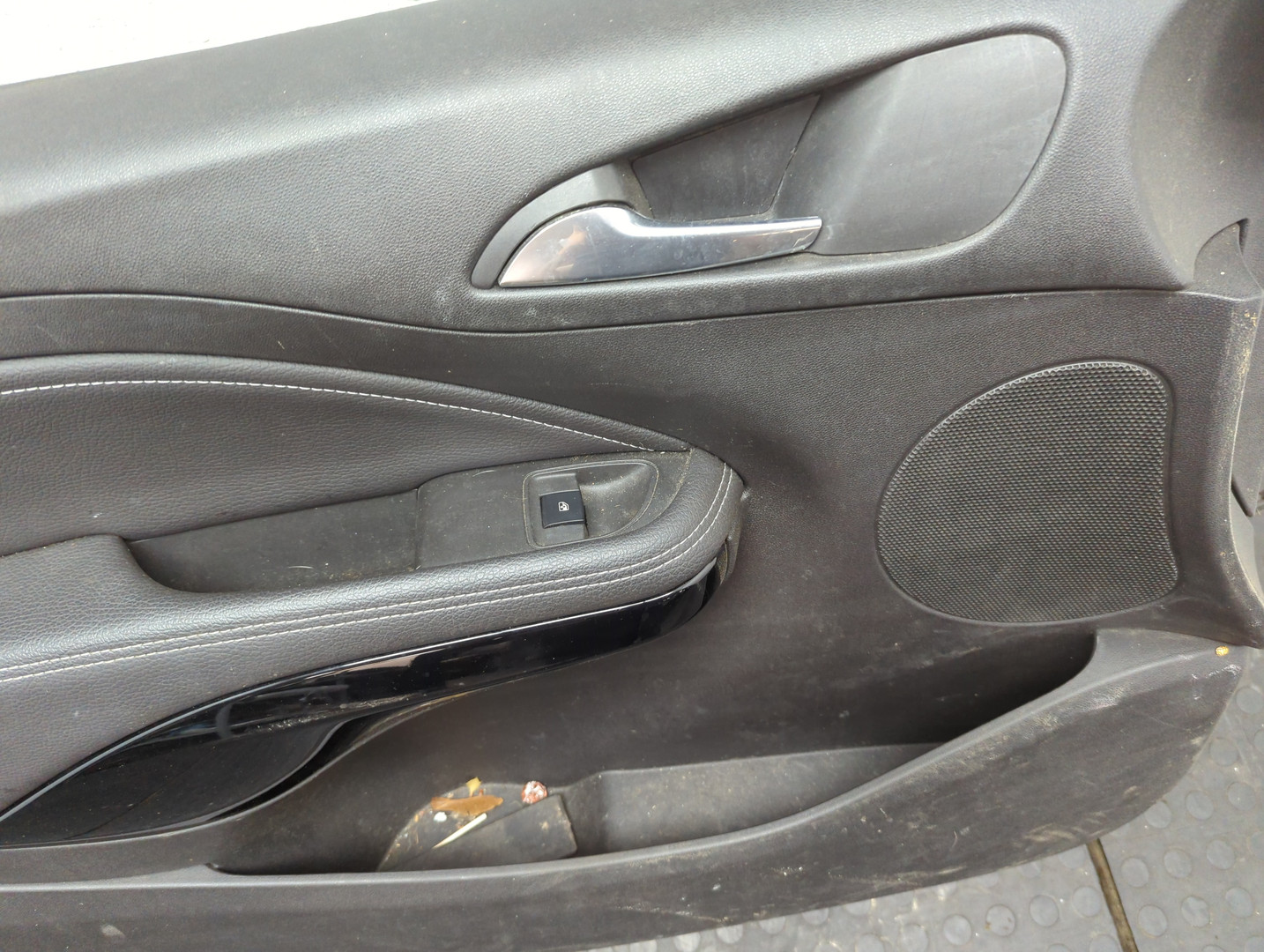 Дверь передняя левая