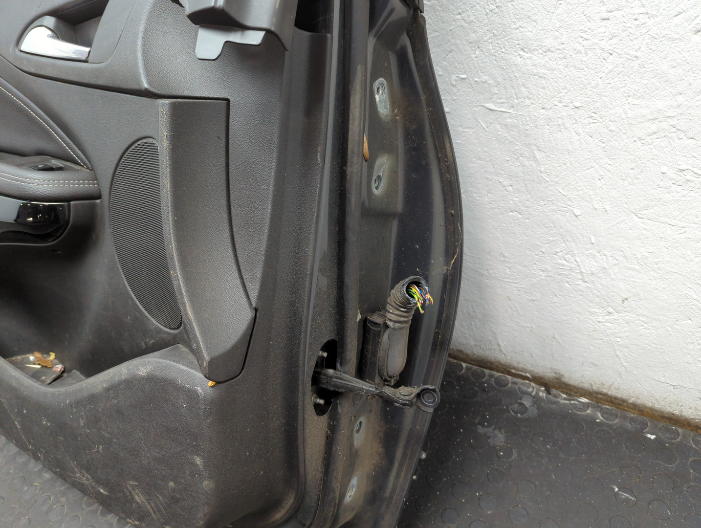 Дверь передняя левая