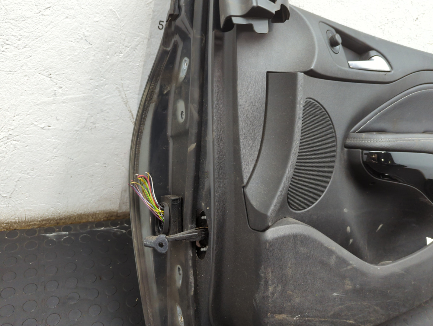 Дверь передняя правая