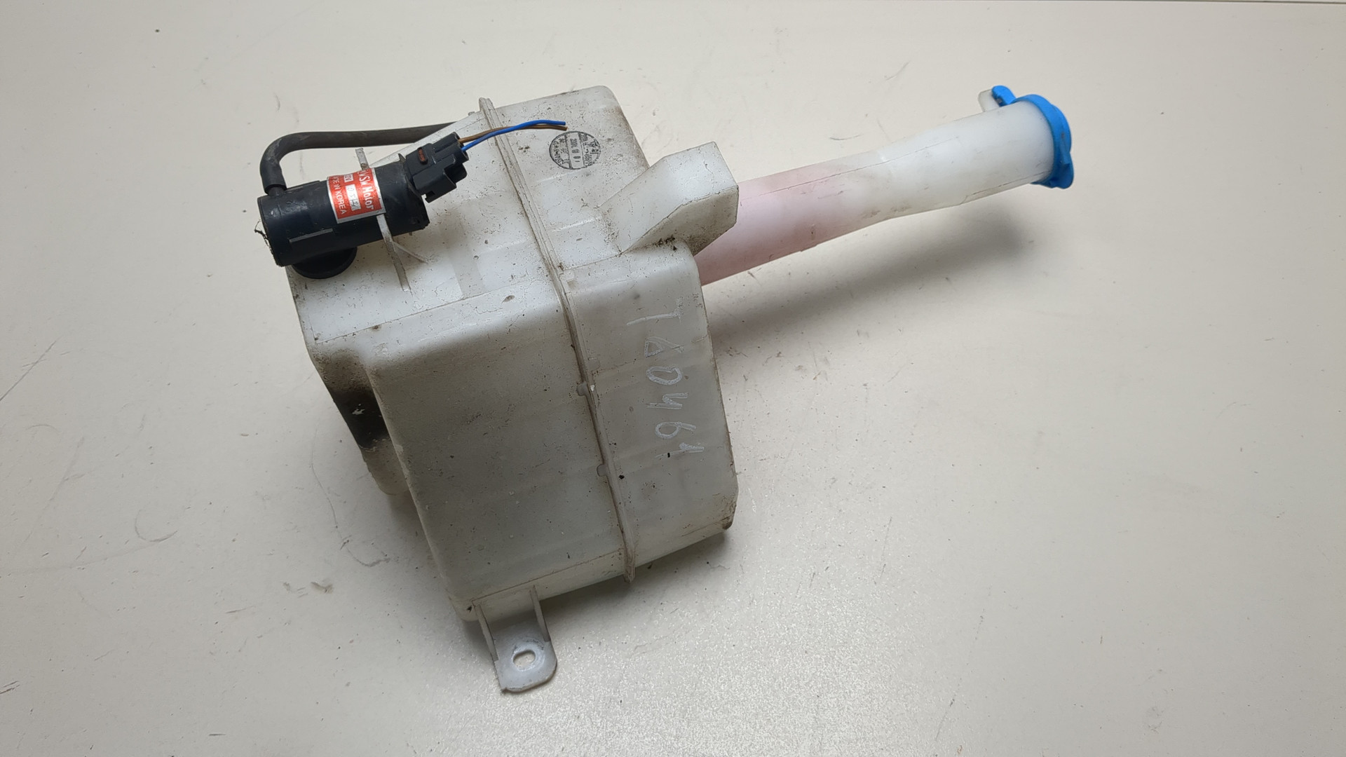 Бачок омывателя лобового стекла