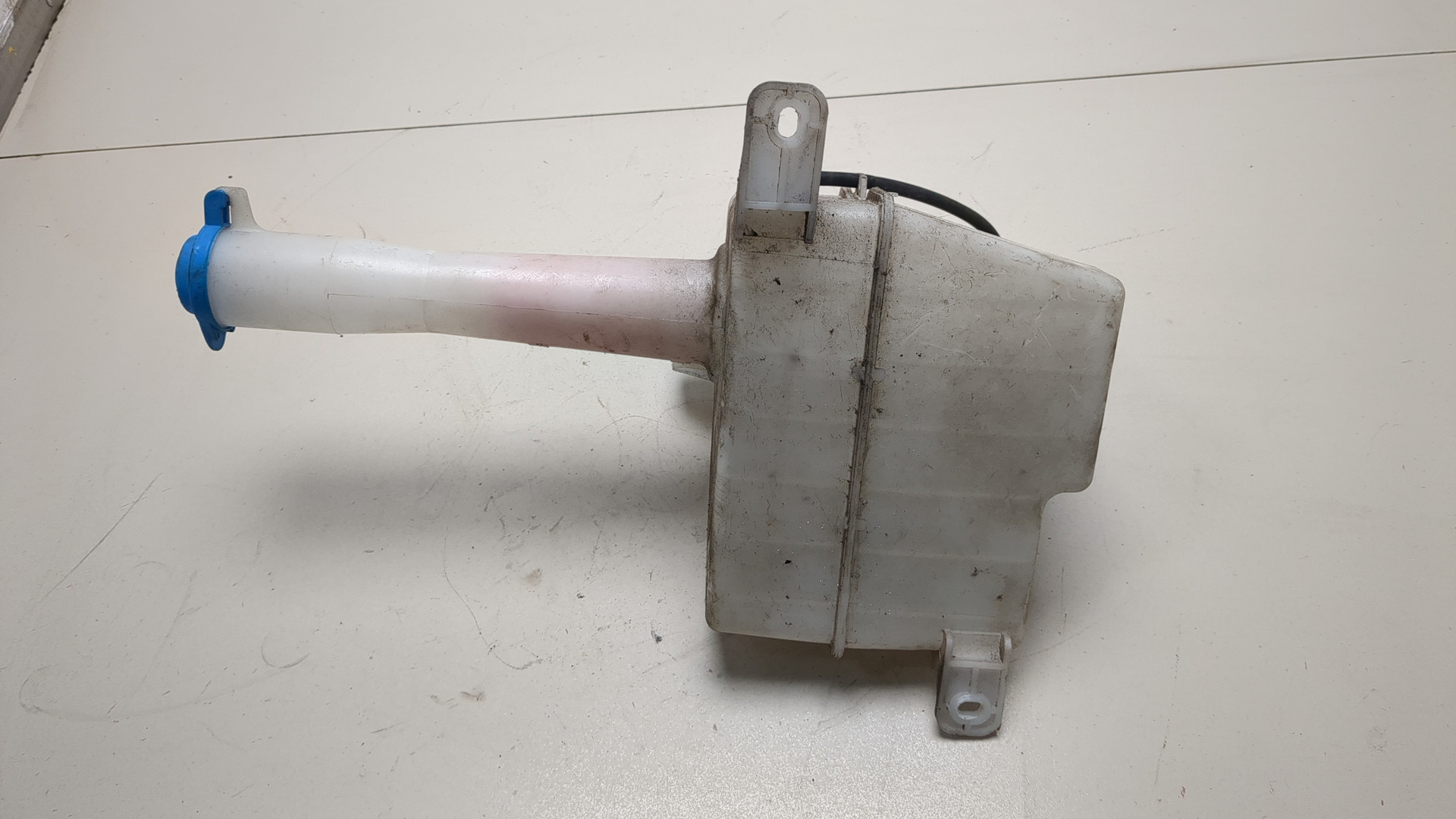 Бачок омывателя лобового стекла