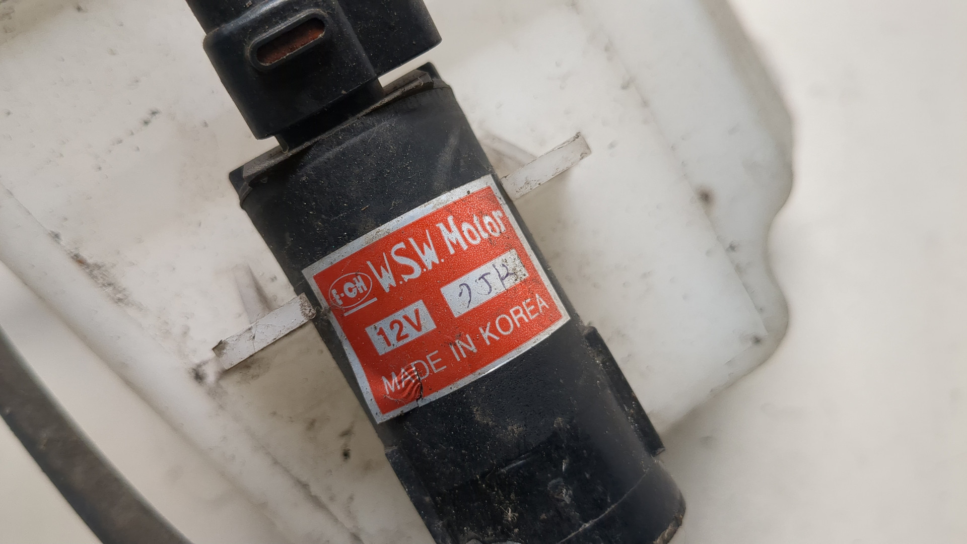 Бачок омывателя лобового стекла