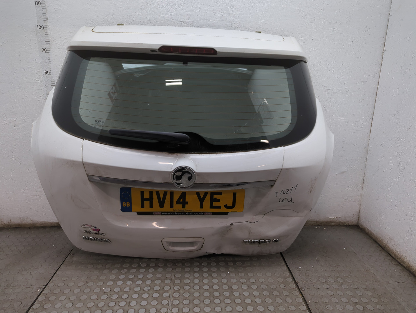 Дверь багажника