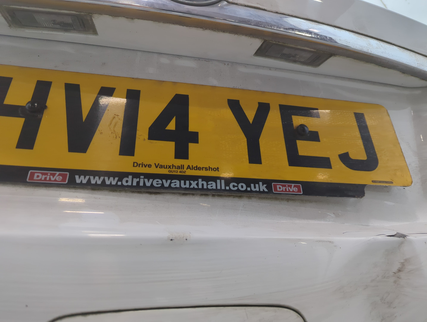 Дверь багажника