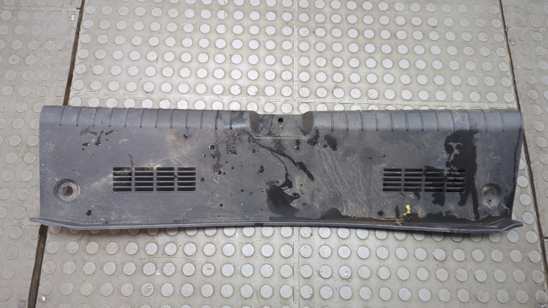 Обшивка багажника