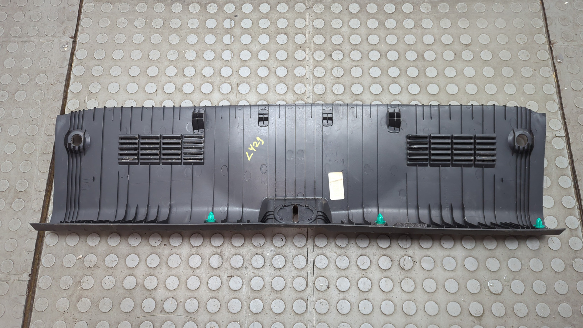 Обшивка багажника